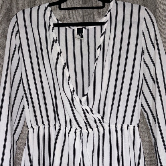 Women’s Striped V-neck Long Sleeve Split Romper Dresss - Picture 4 of 6